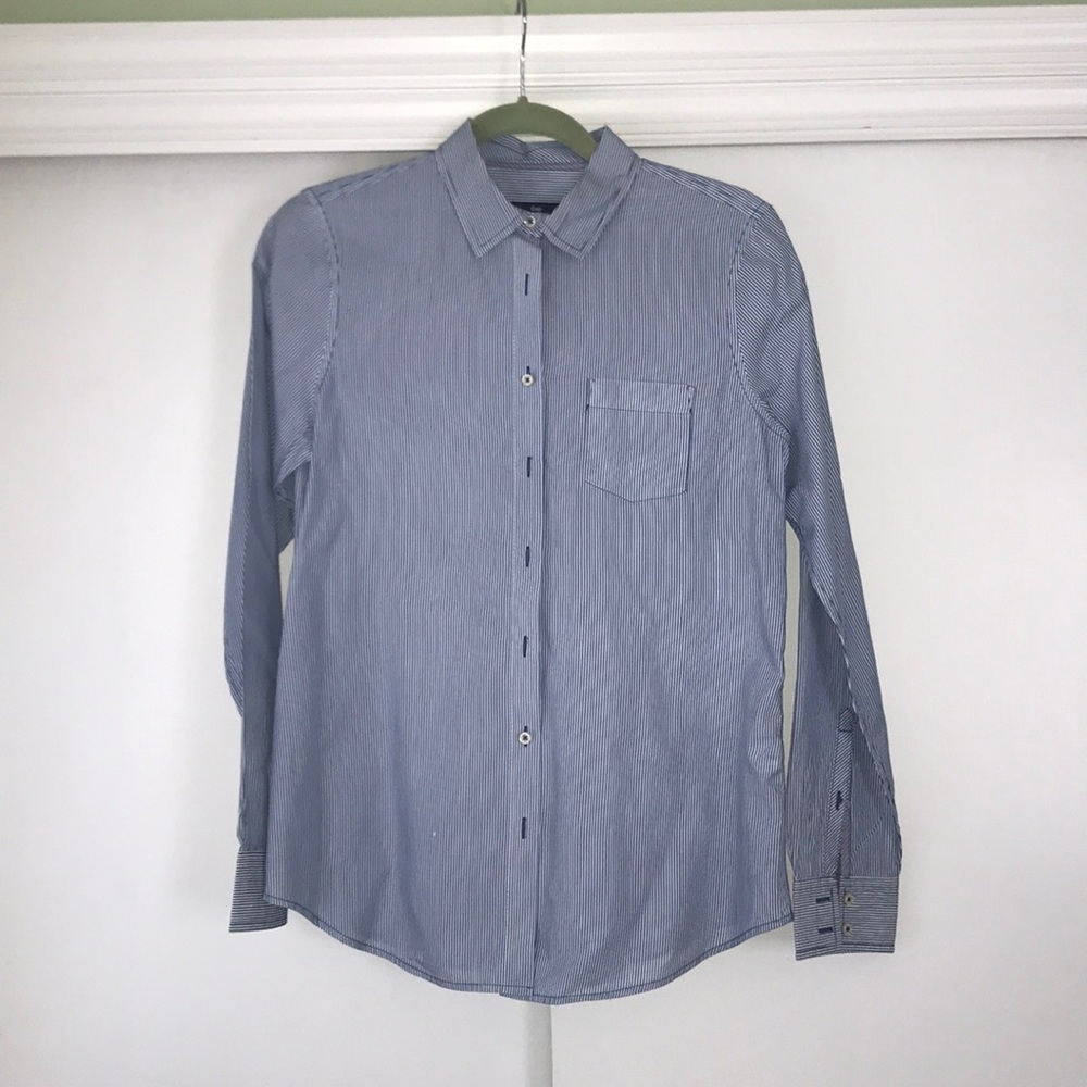 Gap blue and white striped button down